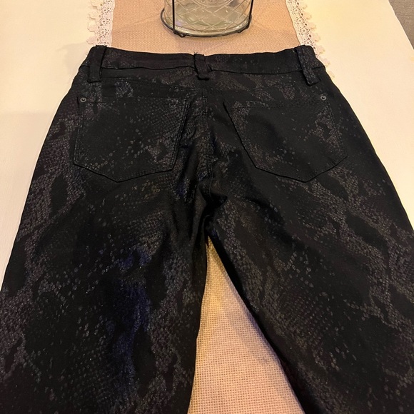 Snakeskin Print Skinny Pants - Picture 4 of 12